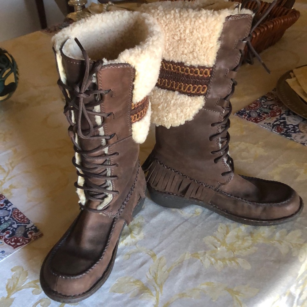 UGG Australia boots with genuine sheep skin lining